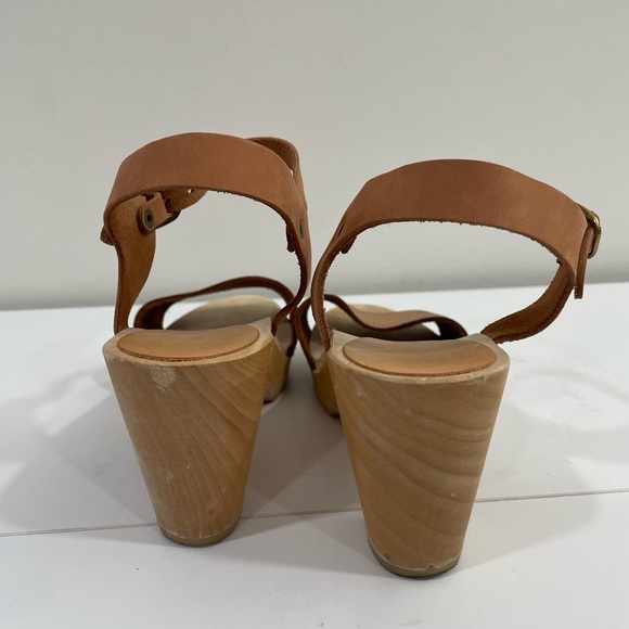 Bryr clogs two‎ tone gold and taupe size 8 - Picture 4 of 10